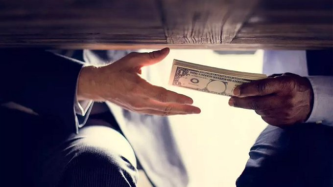 Valiliğin rüşvet ağı ortaya çıktı: Vali de dahil 6 kişiye suç duyurusu!

gercekgundem.com/gundem/331073/…