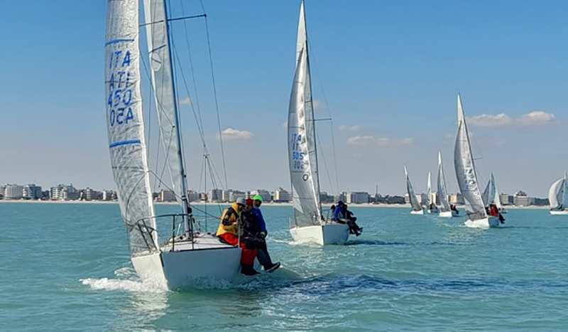 NauticaReport's tweet photo. Il J24 Marbea vince il Campionato Invernale Monotipi Memorial Stefano Pirini di Cervia
https://t.co/w2fdHlNcNJ
#CircoloNauticoCervia #campionatoinvernalemonotipi #MemorialStefanoPirinidiCervia #Marbea https://t.co/5VYIoK6cfr