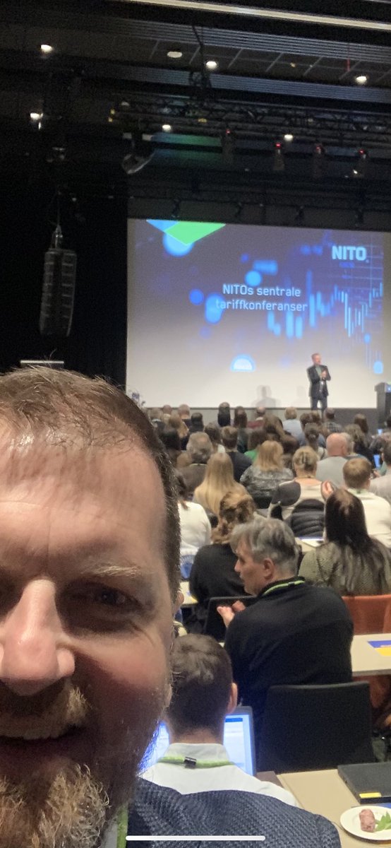 JanJohnsrud's tweet photo. Klar for NITOs sentrale tariffkonferanse. Kult å kjenne energien fra en fullsatt sal igjen🙏👍💪#nito #lønn #lønnsoppgjør https://t.co/JrKiPb0PGi
