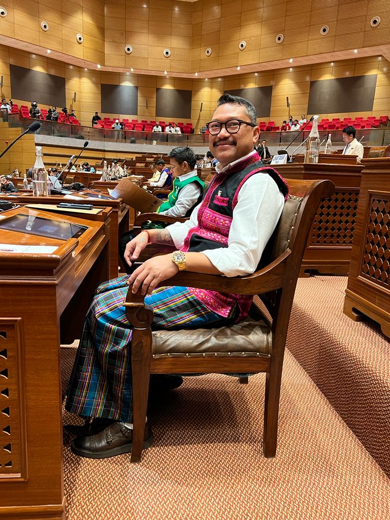 ZingnuChau's tweet image. On the 3rd Day of #ArunachalBudget2022; 
I always felt d comfort &amp;amp; happiness in wearing our traditional dresses. Let us all extend our support for the local traditions, &amp;amp; let us all wear our traditional dress on d 15th of every month in d offices.

#Vocal4Handloom 
#VocalForLocal