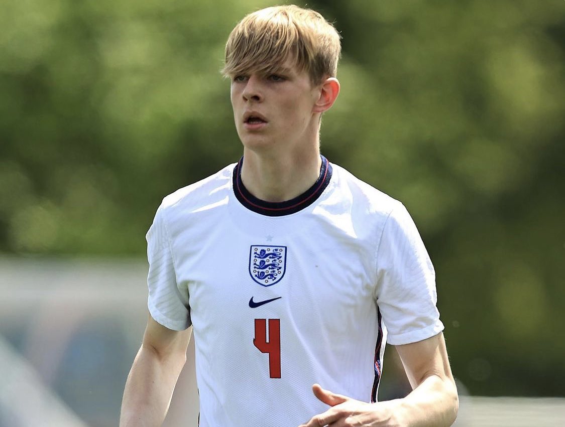 FabrizioRomano's tweet photo. Done deal, Toby Collyer will join Manchester United as contracts have been signed today. Talented midfielder born in 2004 leaves Brighton to join Man United youth team 🔴🏴󠁧󠁢󠁥󠁮󠁧󠁿 #MUFC

Collyer has already captained England youths and he signs with United on a three year and half deal. https://t.co/jBmewagNAp