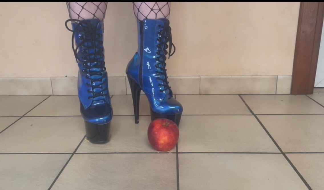 misspitous36's tweet photo. Une bonne compte de pommes pour mes soumis 😉 @petplaygamelle 
 #Findom #Moneymiss #moneyslave #domina #offrande https://t.co/wxjPrgP0an