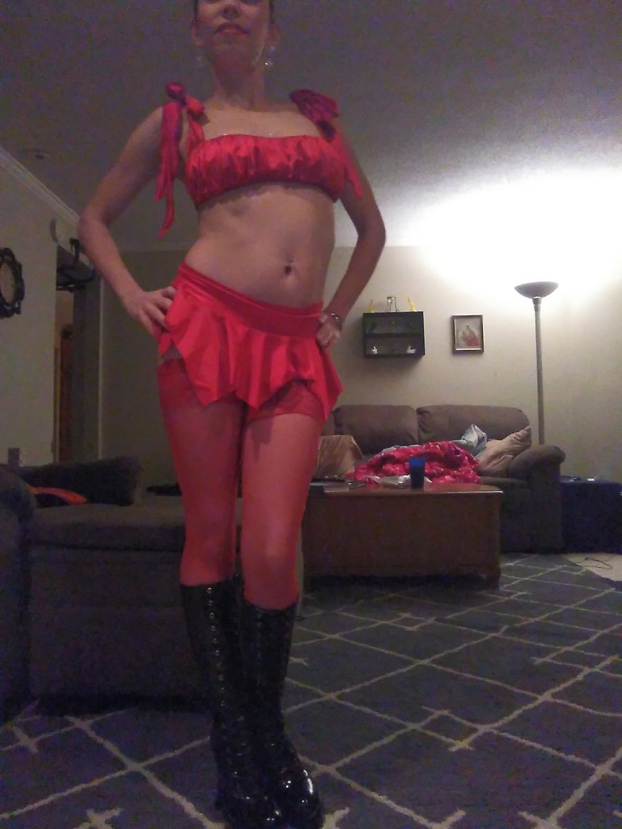 TinymilfAmber's tweet photo. https://t.co/Rp3dQ0hbGE Red Domme #domme #sexy https://t.co/PQdXALI3ad