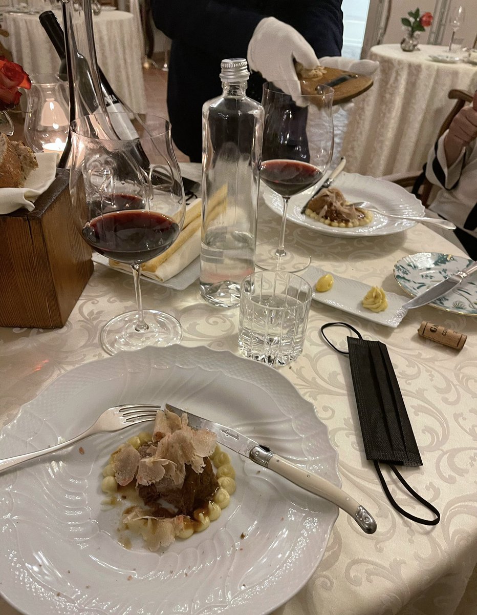 Phoenix70793864's tweet photo. How do you resist that truffle? https://t.co/Do02zkBwDB