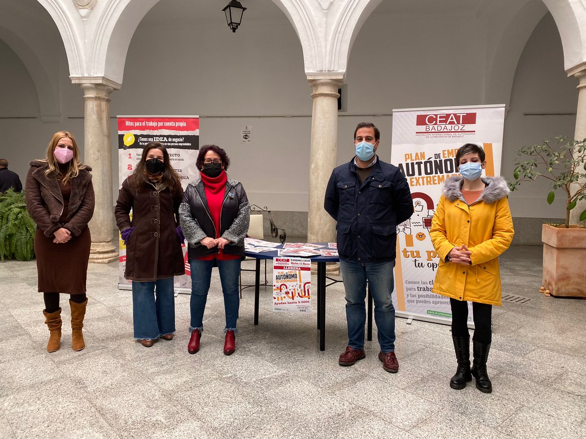 Hoy martes 15 de marzo, CEAT Badajoz ha visitado Llerena para realizar, la quinta de las seis acciones programadas dentro del programa “Emprende en Tú Entorno”, para la promoción y difusión del Nuevo Plan del Empleo Autónomo 2020-2023.
