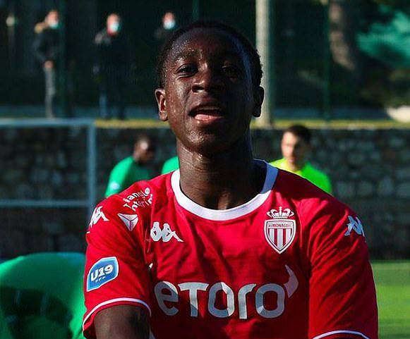 Segundo o Sport, Mamadou Coulibaly estaria na mira de Xavi. Este jovem meio-campista de 17 anos é uma das maiores promessas do centro de treinamento do Monaco.

Chegaria de graça ao Barça B.