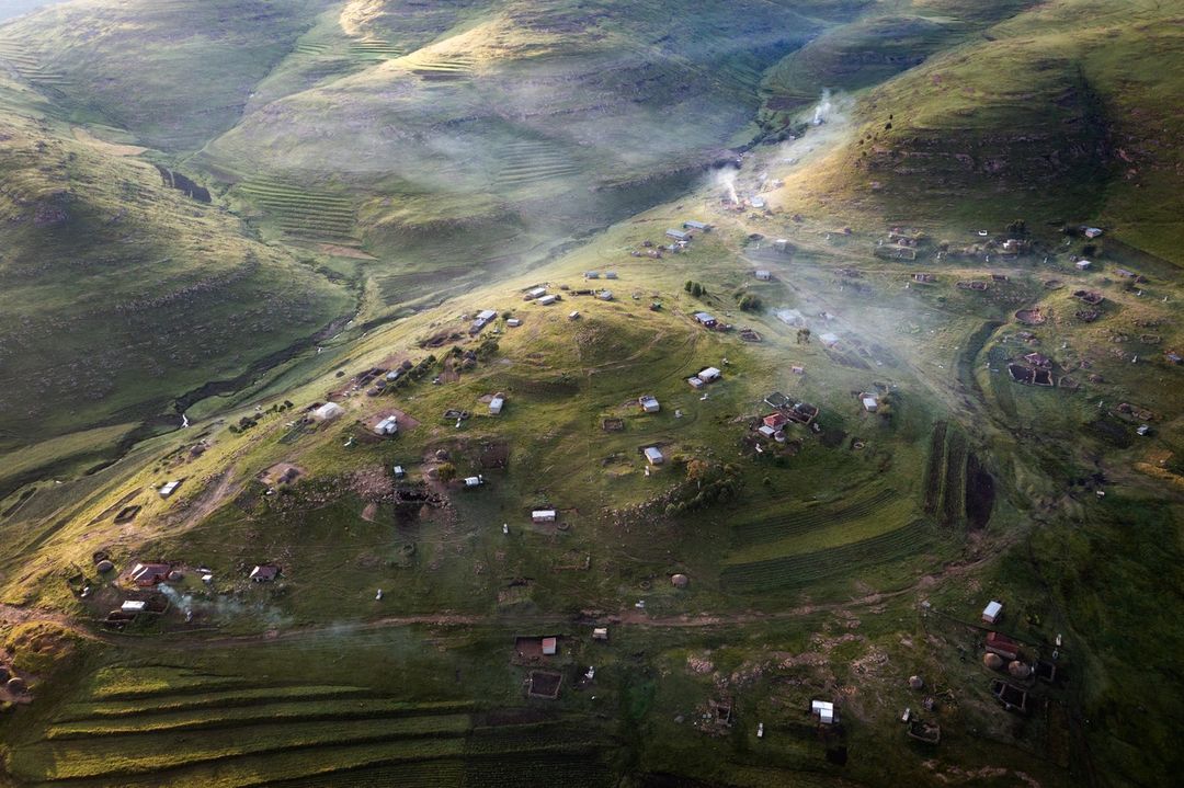 visitlesotho's tweet photo. Lesotho's breathtaking views! Check out @wherethelight_is on Instagram for his Lesotho travel diaries! β€π±πΈ
π·: @wherethelight_is
#BeAnAdventurer
#LesothoTravelStories
#FillYourBucketlist
#VisitLesotho #LoveLesotho
#ExploreLesotho #DiscoverLesotho #LesothoHaeso https://t.co/ieIPchZ1D2