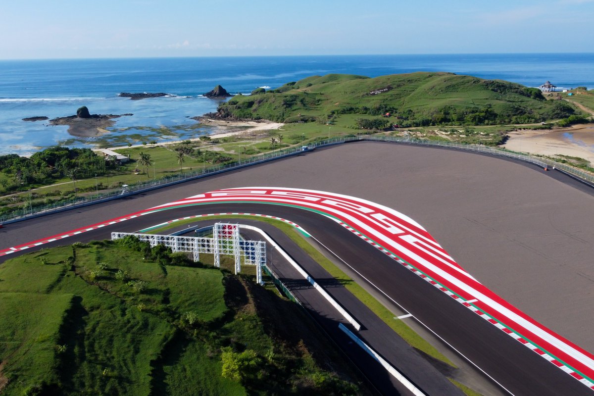 MotoGP's tweet photo. Is there a better setting for a race track?! 😍 

We're ready and waiting to get going at the stunning Pertamina Mandalika Circuit! 🙌

#IndonesianGP 🇮🇩 https://t.co/zUOpT1A1fa