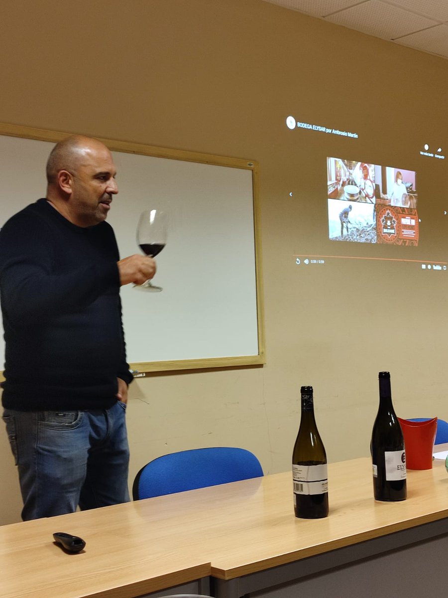 enoturismoull's tweet photo. Con la Denominación de Origen de Vinos de El Hierro, cerramos el capítulo de Master Class de las DOP del archipiélago que han estado presente un año más en el módulo de Análisis Sensorial de Vinos - Nivel Iniciación 

#wineull #agroturismoull @ULL @AGRI_Gobcan #ICCA @Cajamar https://t.co/Xeb1HKx3BK