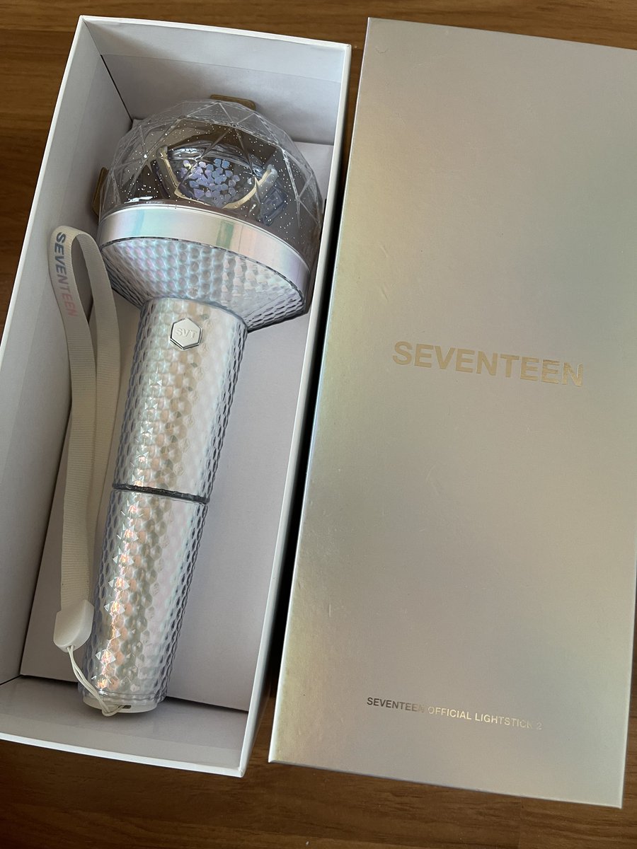 _mythings_'s tweet photo. ส่งต่อกะรัตบง V.2 ค่า ใช้ไปคอนครั้งเดียว สภาพดีไม่เคยตกหรือกระแทกเลยค่ะ สายคล้องเหลืองนิดเดียวตามภาพค่ะ ไม่มีสตกนะคะ
1050 รวมส่งค่ะ
#ตลาดนัดสวนแครอท #ตลาดนัดseventeen #ตลาดนัดเซเว่นที�� #กะรัตบง https://t.co/1dhkfd4mGF