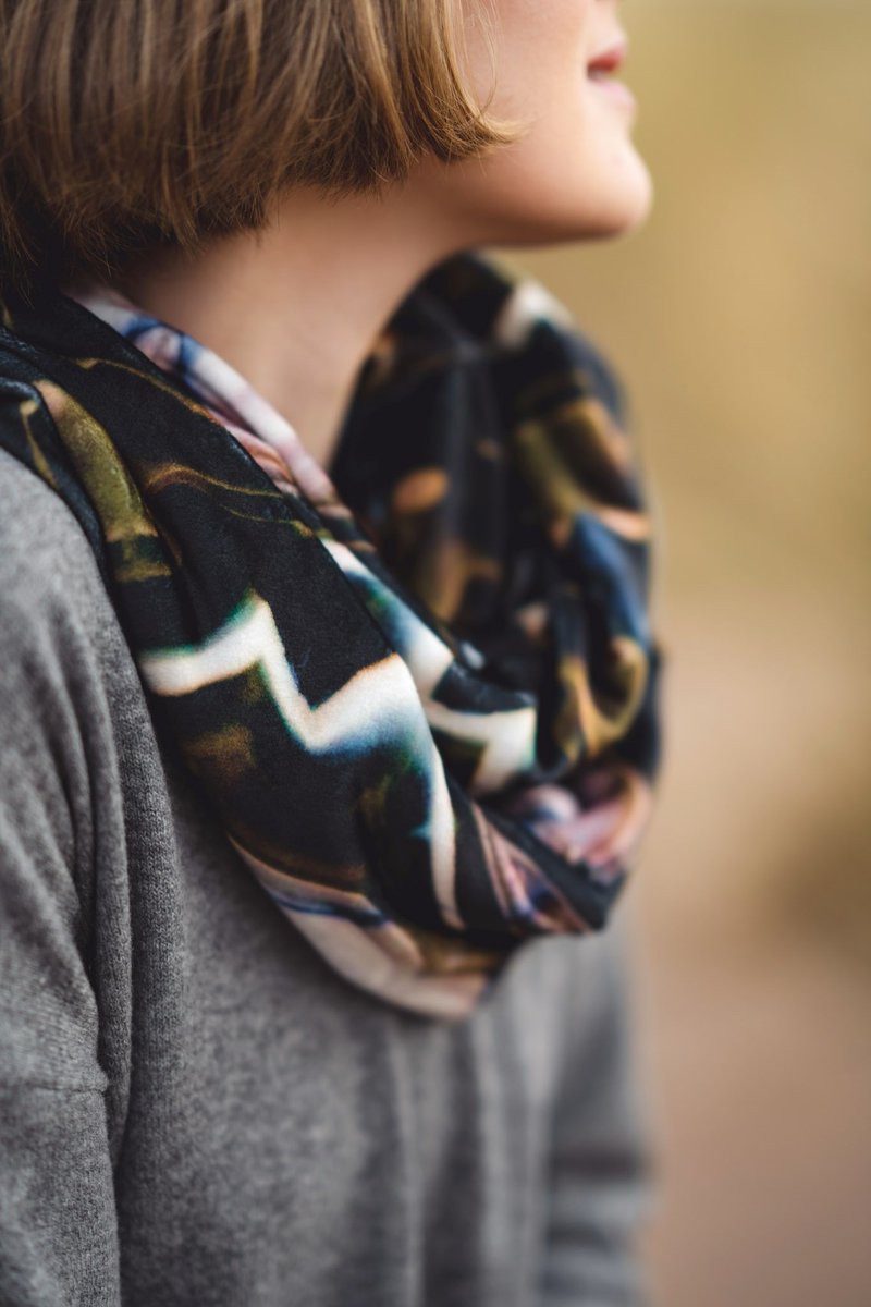 I'm now working away on a batch of zero waste infinity scarves ready to send out in time for mothers day. My newsletter subscribers will be the first to be able to shop this drop which previously sold out so make sure you sign up here agateandayre.com/subscribe #SmallBusiness