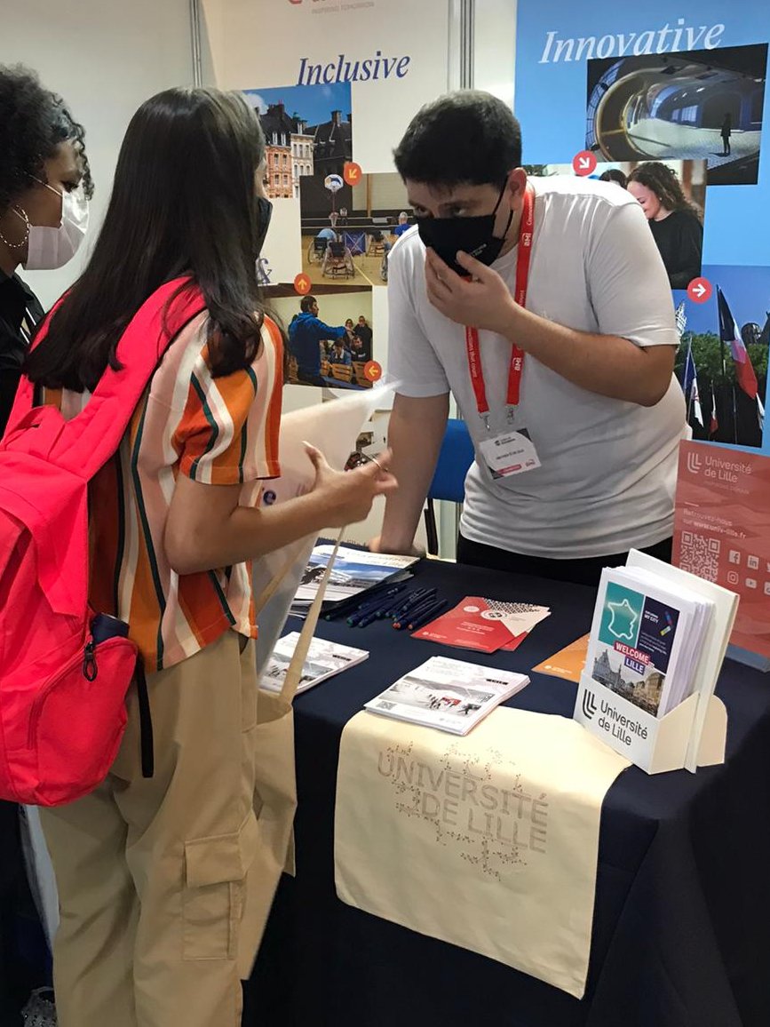 Dernier stop en Amérique Latine, après le Pérou : le Brésil. Nous sommes présents au Salão do estudante à São Paulo. Rencontres avec des étudiants pour promouvoir nos diplômes européens et nos programmes gradués au niveau master et doctorat #ULille
<a href="/univ_lille/">Université de Lille</a> @isiteULNE