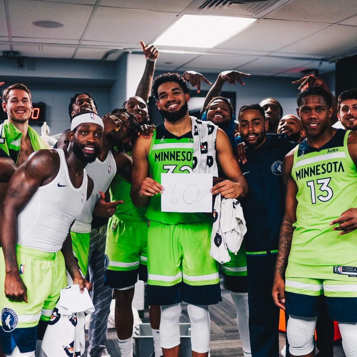 B24Dunk's tweet photo. Karl-Anthony Towns apontou uns incríveis 60 pontos frente aos Spurs 🤯

É a maior pontuação da época até agora. https://t.co/Z98iJn8gZ1