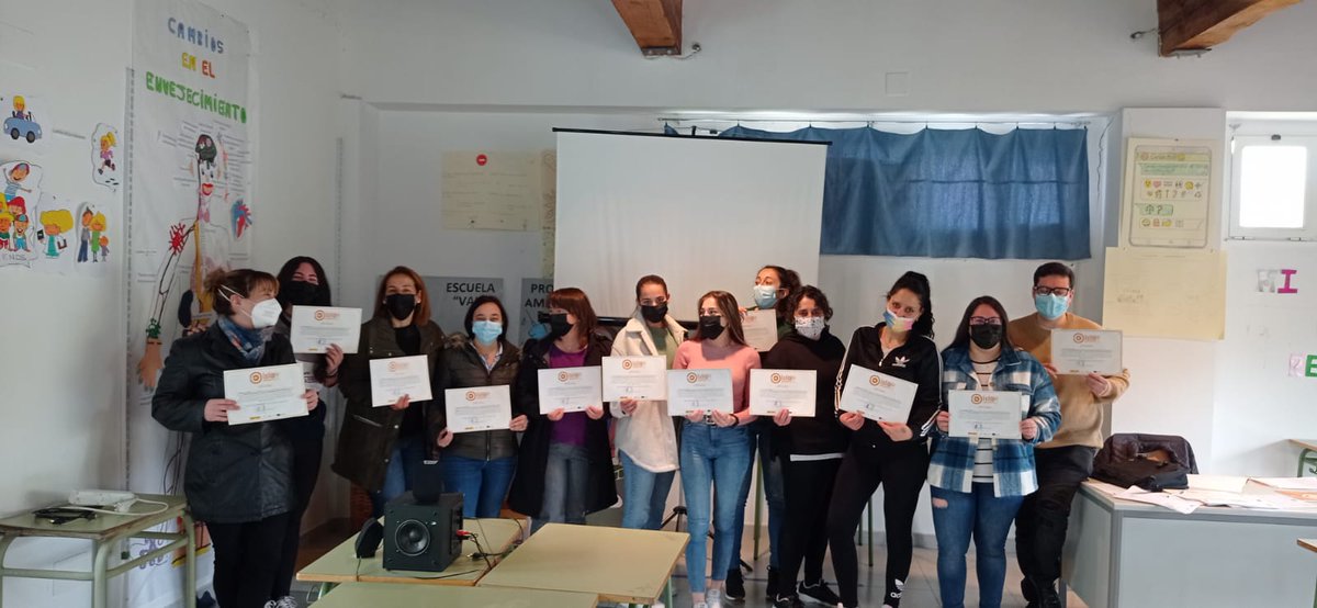 isla_iv's tweet photo. 👋👋👋 Despedimos a las alumnas del certificado de profesionalidad de Atención sociosanitaria a personas dependientes en instituciones sociales de #hervás en la #mancomunidadvalledelambroz.  

¡¡Mucha suerte en vuestra nueva etapa!! https://t.co/T7kFRleTK1