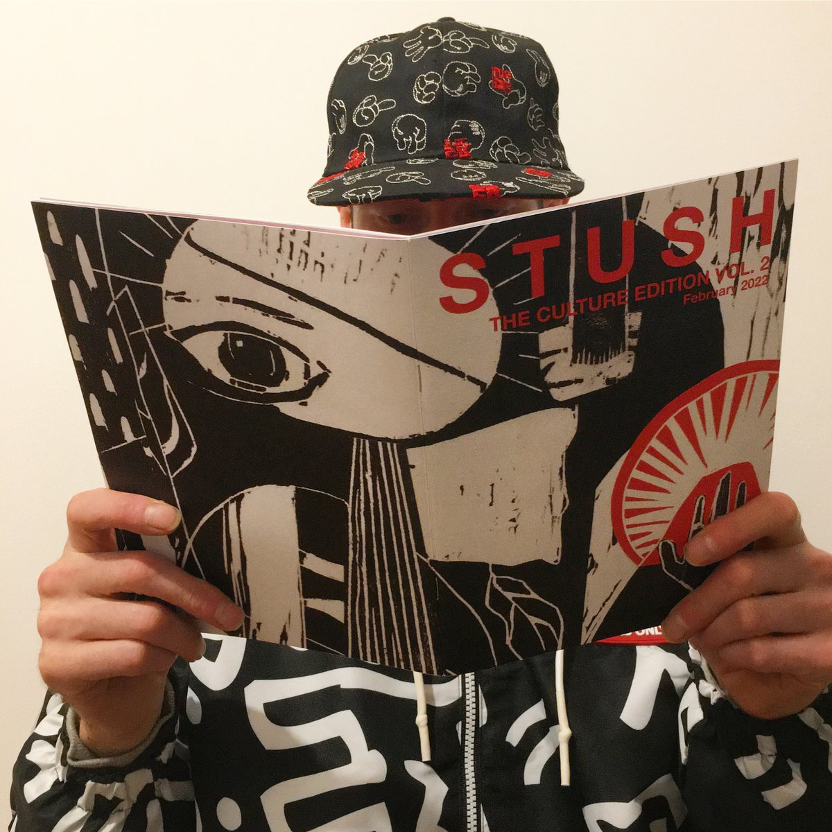 SIN_Cru_'s tweet photo. A colour coordinated @nonsinthetik checking out his copy of the latest #STUSHZine. A few copies left at #FullyDipped on @Etsy here: https://t.co/EiGWtYALGN
#HereForCulture #HipHop #Dance #BBoy #SINCru #Zine https://t.co/3fOx73hBa3