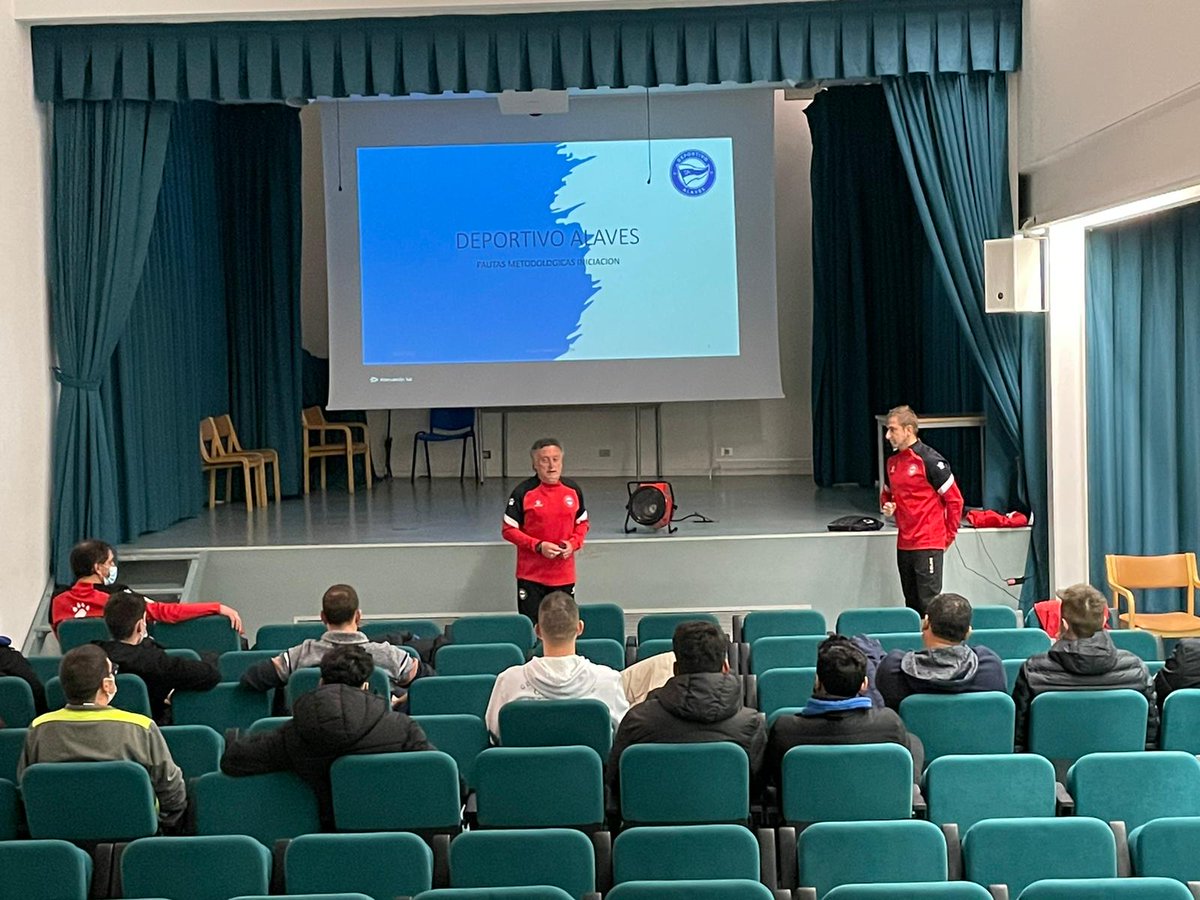 📚Charla formativa de metodología de entrenamiento para los técnicos de las categorías de base del <a href="/ClubNanclares/">Club Deportivo Nanclares</a> 

Agradecemos al <a href="/Aytoirunadeoca/">Ayuntamiento de Iruña de Oca/Iruña Okako Udala</a> todas las facilidades para desarrollar la sesión formativa al igual que al club por su implicación.

#TodosSumamos