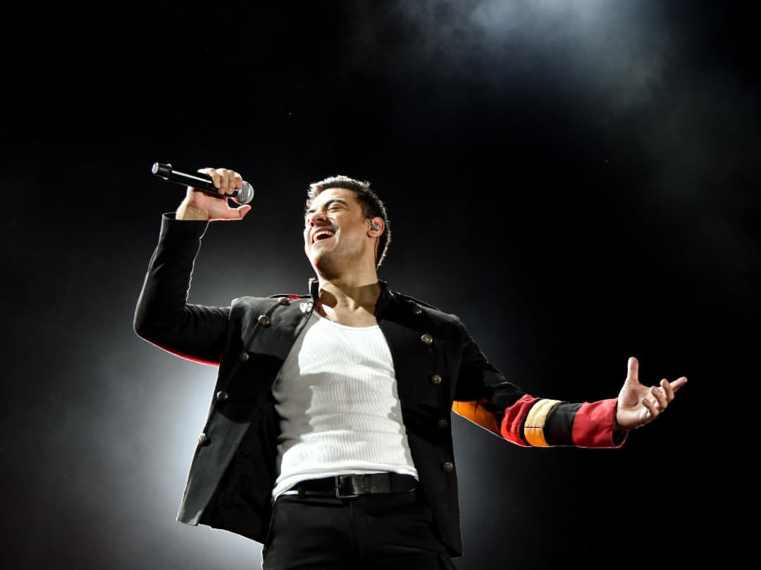 Rosana_Pimkie's tweet photo. Hoy los Riveristas estamos de celebración @Formula_Music.

Hace 36 años veía la luz CARLOS RIVERA (@_CarlosRivera) quien llegó para brindar al 🌍 su enorme talento y prodigiosa voz con una humanidad y sencillez sin igual.

#Felices36CarlosRivera #CarlosRivera #OnlineRivera https://t.co/VJmtTvRLa6