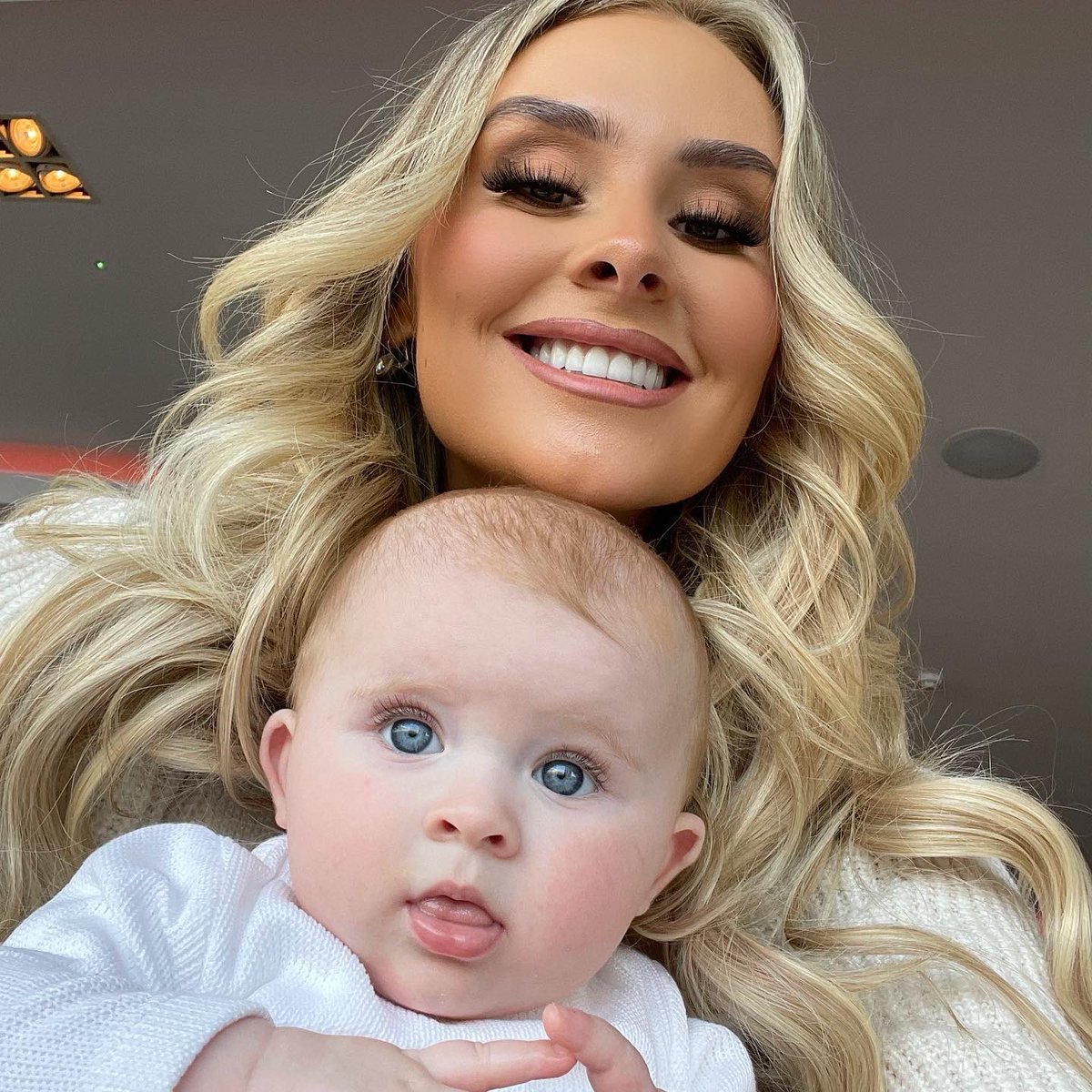 Hey have a nice day from me and Gigi 💖🤍💖🤍