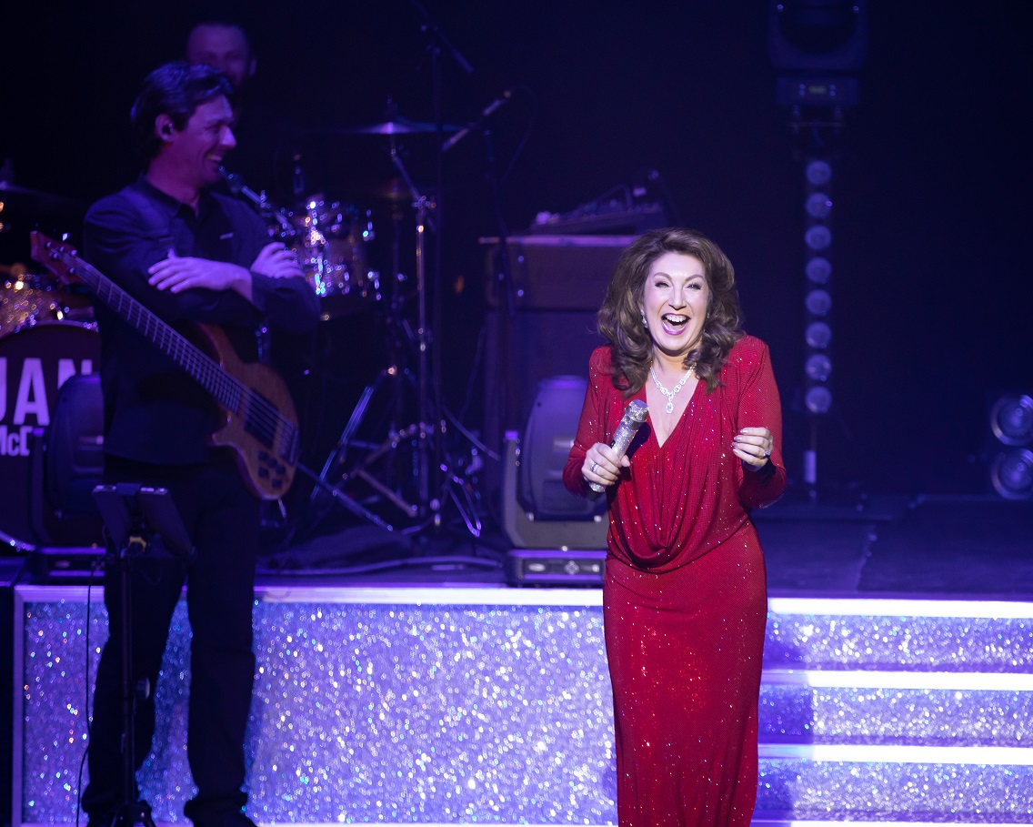 TheJaneMcDonald's tweet photo. My 2022 tour starts this June - come along and join me! Find a full list of tour dates and booking details on my website https://t.co/hutERueXB4 @theJMDband @thebluebirdsuk @richhamnd @JimPitchforth  @the_coops @MrSeanBarry https://t.co/STPnBVoczm
