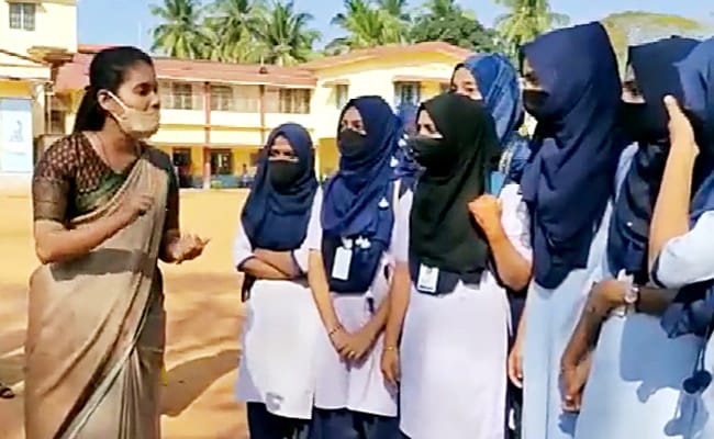 S_S_BSC's tweet photo. Allow us to wear hijab matching colour of uniform: Udupi students in Karnataka HC
#uniform #HijabVerdict #Hijab https://t.co/TFsmzJcNYo