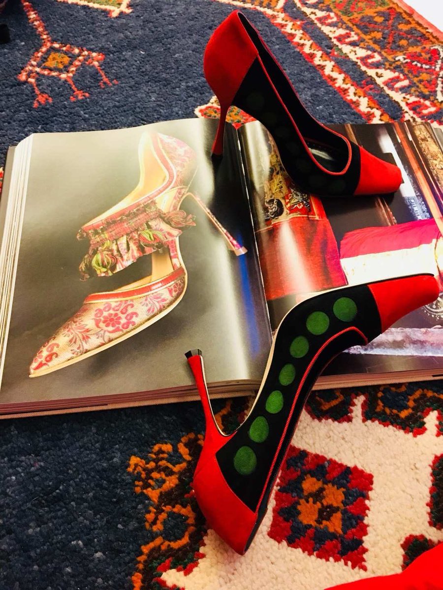 Barbara_KVH's tweet photo. Give a girl the right shoes, and she can conquer the world. #heels #monolo https://t.co/CucBPzagWL