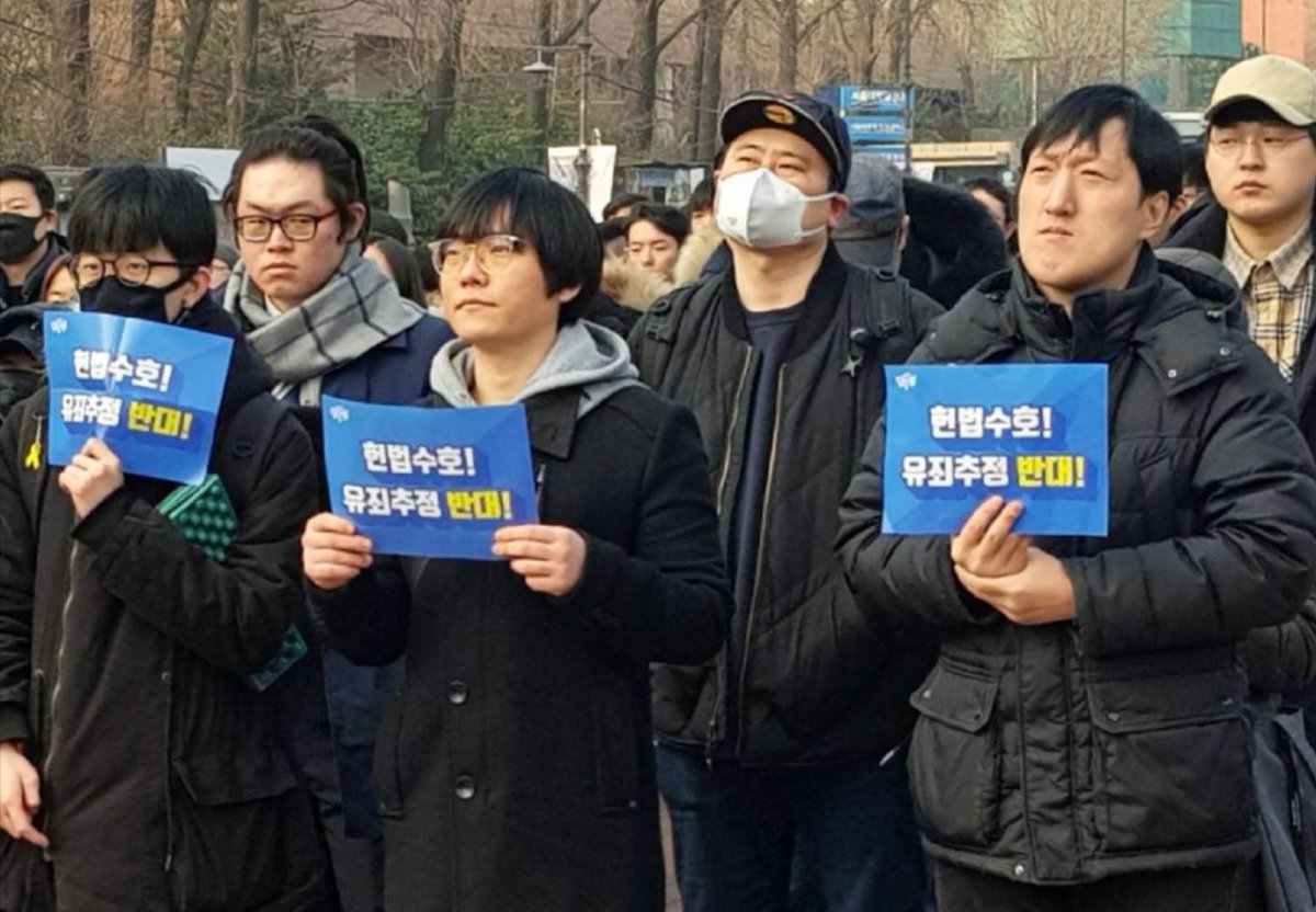 เกาหลีใต้มีเศรษฐกิจใหญ่อันดับ 10 ของโลก แต่ความเท่าเทียมทางเพศรั้งท้ายที่อันดับ115 แต่ไม่คิดว่ารุนแรงขนาดยกประเด็นต่อต้านเฟมินิสต์ ยุบกระทรวงความเท่าเทียมทางเพศ และเพิ่มเงินเดือนทหารเป็นประเด็นหาเสียงในศึกเลือกตั้งประธานาธิบดี แถมในโพลกลับมีคะแนนนำ เพราะได้ใจคนรุ่นใหม่เพศชายไปอีก