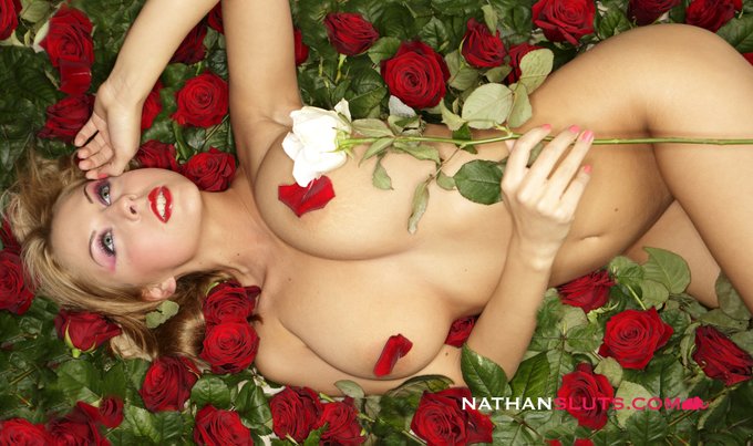 Have a fun #TittiesTuesday Folks. Courtesy #MandyDee https://t.co/YjBkFTV77I<a href="/tag/tittiestuesday"class="tags">#TittiesTuesday</a><a href="/tag/mandydee"class="tags">#MandyDee</a>