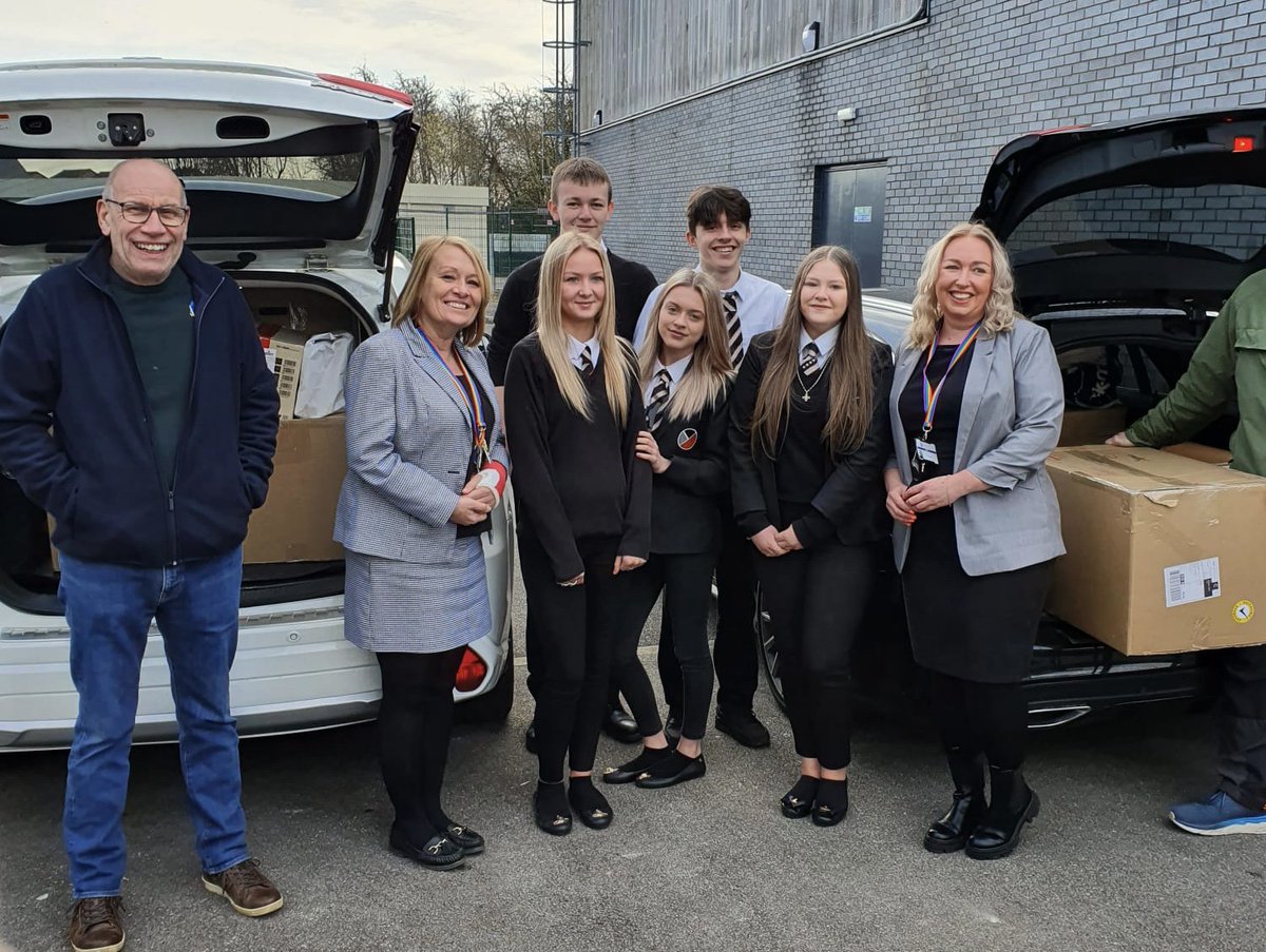 YA_OldAccount's tweet photo. Overwhelmed by the generosity of our young people and their families. Amazing leadership from our JLT and the @humanutopia Hero’s to organise this for the Ukrainian refugees- next stop Poland 🇵🇱 Please keep your donations coming in next collection Friday 💙💛 @BLT_CEO #Yewfutures https://t.co/nnKDUxmdiq