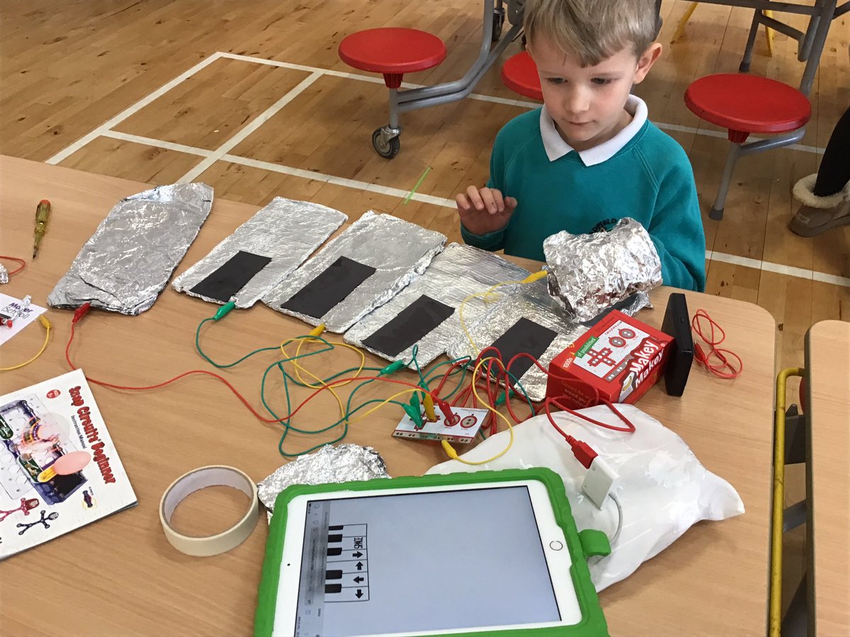 Maker_Futures's tweet photo. British Science Week #BSW going strong @bfstweets @makeymakey  @squishycircuits #MakerVan #STEM https://t.co/nmKfM1gpdn