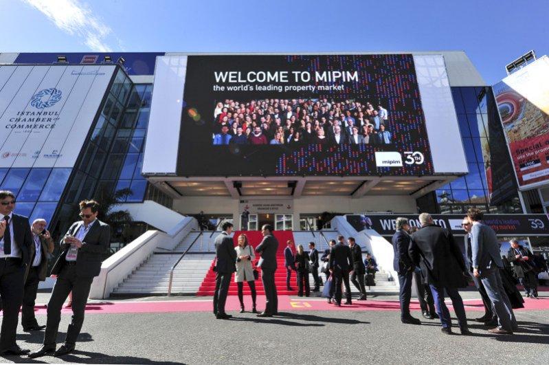 sharry_tech's tweet photo. 📅 Are you visiting Cannes in near future by any chance? Then, it's time to arrange a meeting 💪

Sharry is attending @MIPIMWorld starting today.

Arrange a meet up here:
➡️ https://t.co/LuuyR4uEVi https://t.co/Hp9DRvOGlc