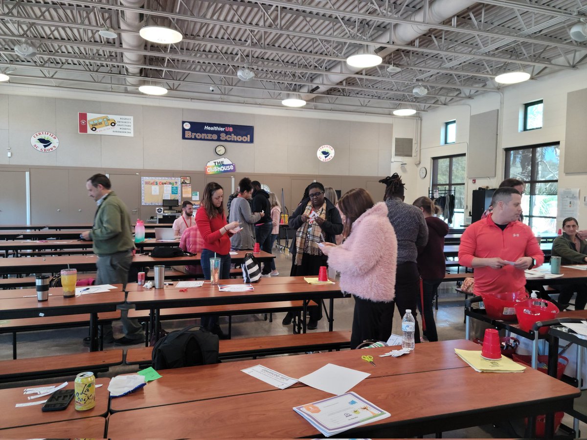 LIESOspreys's tweet photo. We kicked off yesterday's faculty meeting with a guidance lesson on gratitude and filled each other's emotional bank accounts😍! Our mission work can be tough at times but yesterday was a reminder that we got this ❤💙❤! #OspreyStrong #ItsTimeToPUSH #ThankAnEducatorToday https://t.co/itwKRG6HN1
