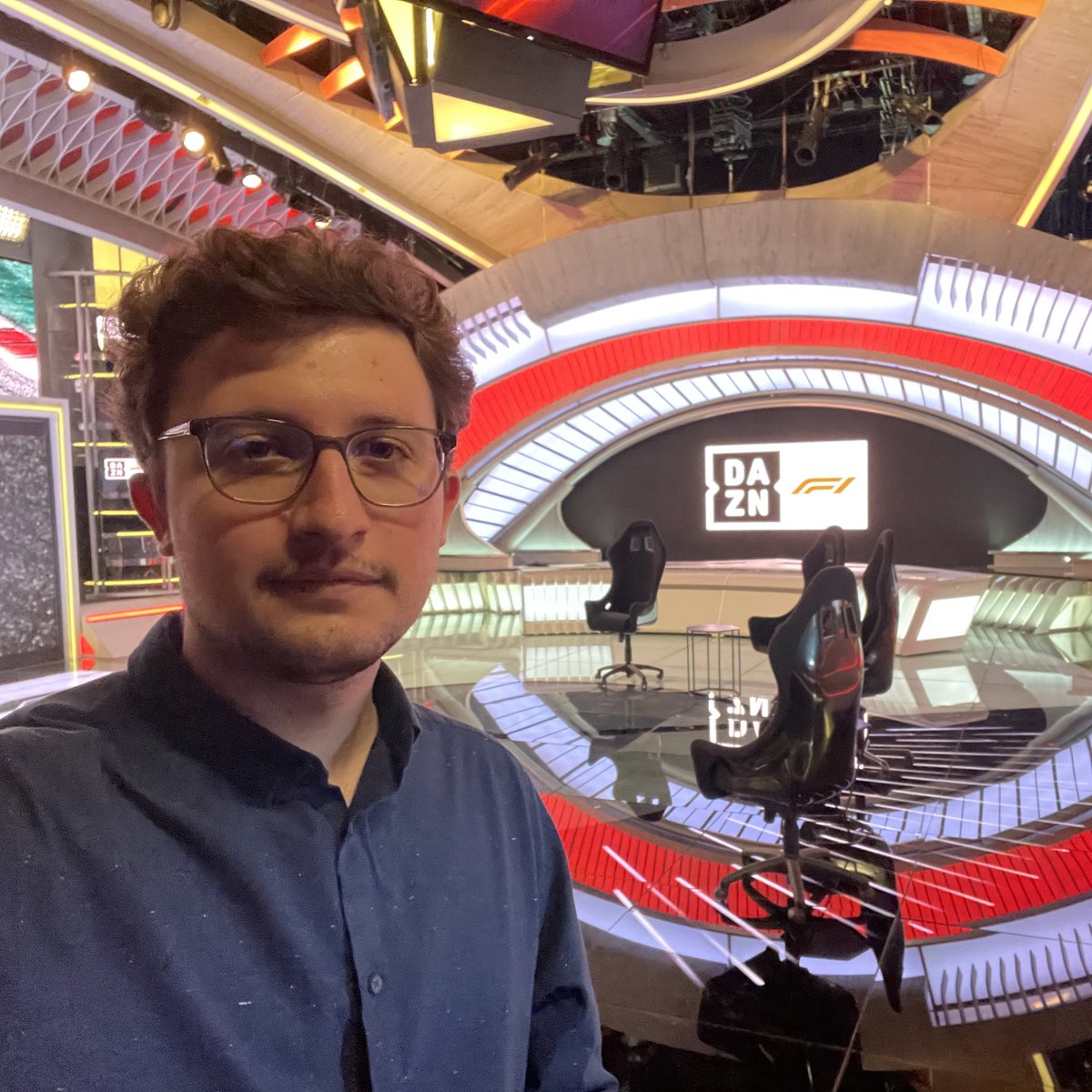 A todos los que me habéis apoyado desde el principio. A todos los que me habéis hecho creer y soñar. A todos los que me habéis cambiado la vida.

Estaré eternamente agradecido.

Al fin puedo decir, con mucha emoción, que este año formaré parte del equipazo de <a href="/DAZN_ES/">DAZN España</a> F1. ❤️