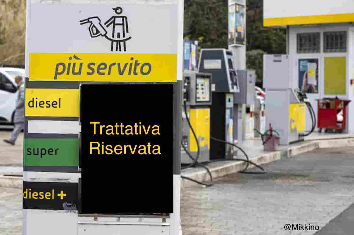 mikkino's tweet photo. Mi sembra corretto 🤣
 #carocarburante https://t.co/VQ33HDmU12