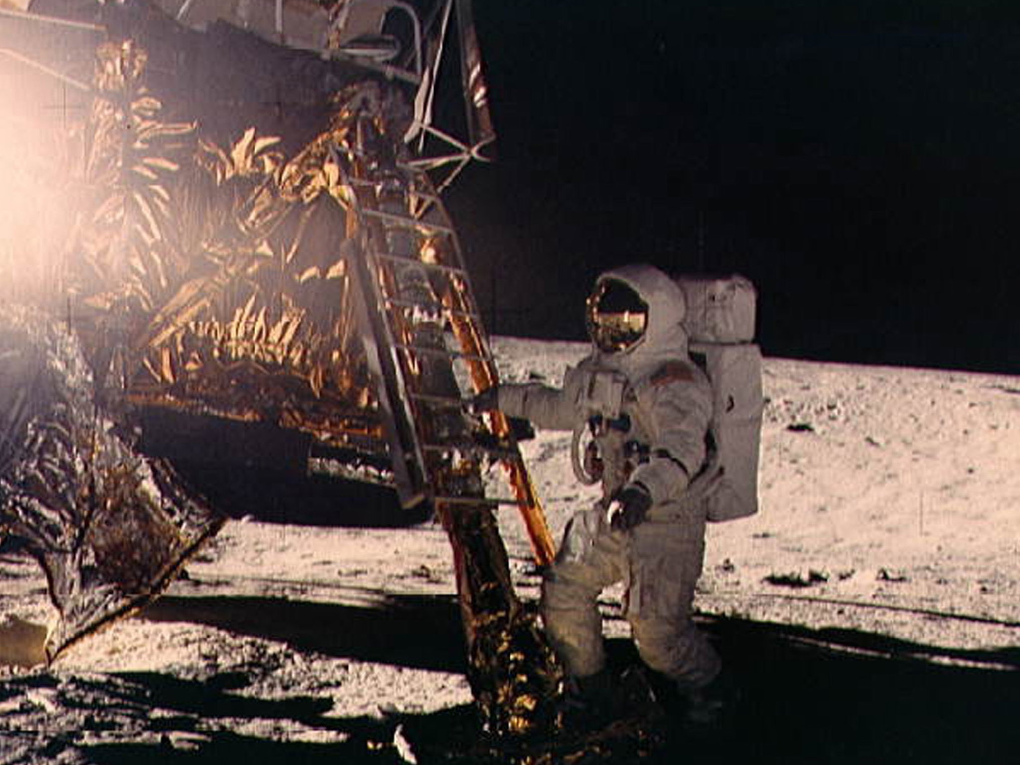 Happy Birthday, Alan Bean.
The fourth man on the moon.
March 15, 1932-May 26, 2016 