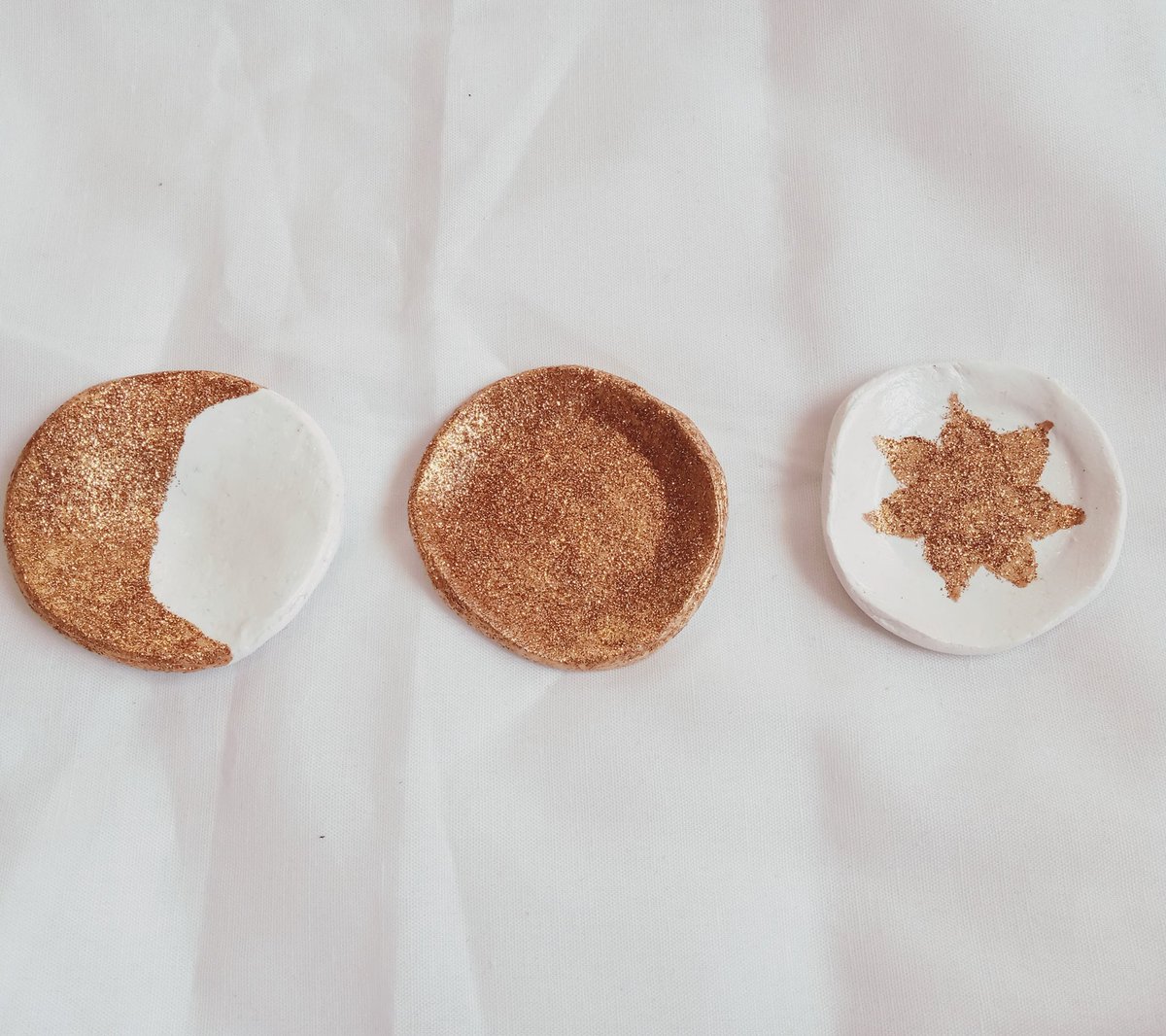 CraftyWitchJess's tweet photo. These beautiful clay dishes are handmade by myself, there perfect for small trinkets ❤️
https://t.co/OGzpkizVhC
#claytrinketdish #claydish #trinkletdish #handmade #etsyshop #etsy #SmallBusiness #smallstore #SupportSmallBusinesses https://t.co/7y5QbJ6xzD