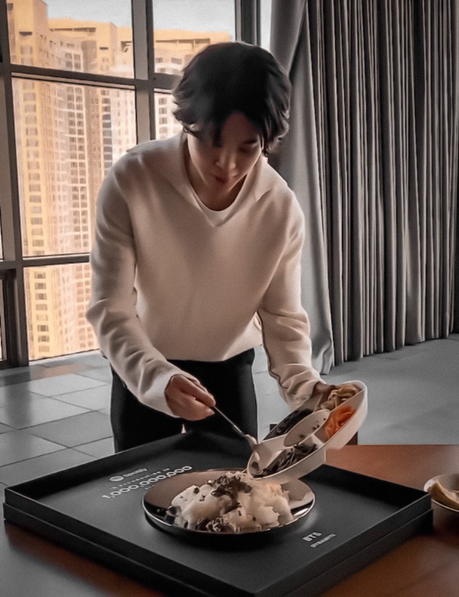 PJM_vocal's tweet photo. OH MY GOD JIMIN WITH THEIR 1B SPOTIFY FLEX ?????????? https://t.co/SE8OjHpeL2