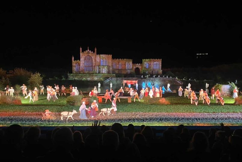 Grab the best seats under the stars 🐤 10% off until 19 April.

The award-winning open-air performance that brings history to life will take place Sat 3 June then every Saturday night 6 Aug - 10 Sept in 2022. 

Great images by good_life_up_north from her seat last year.