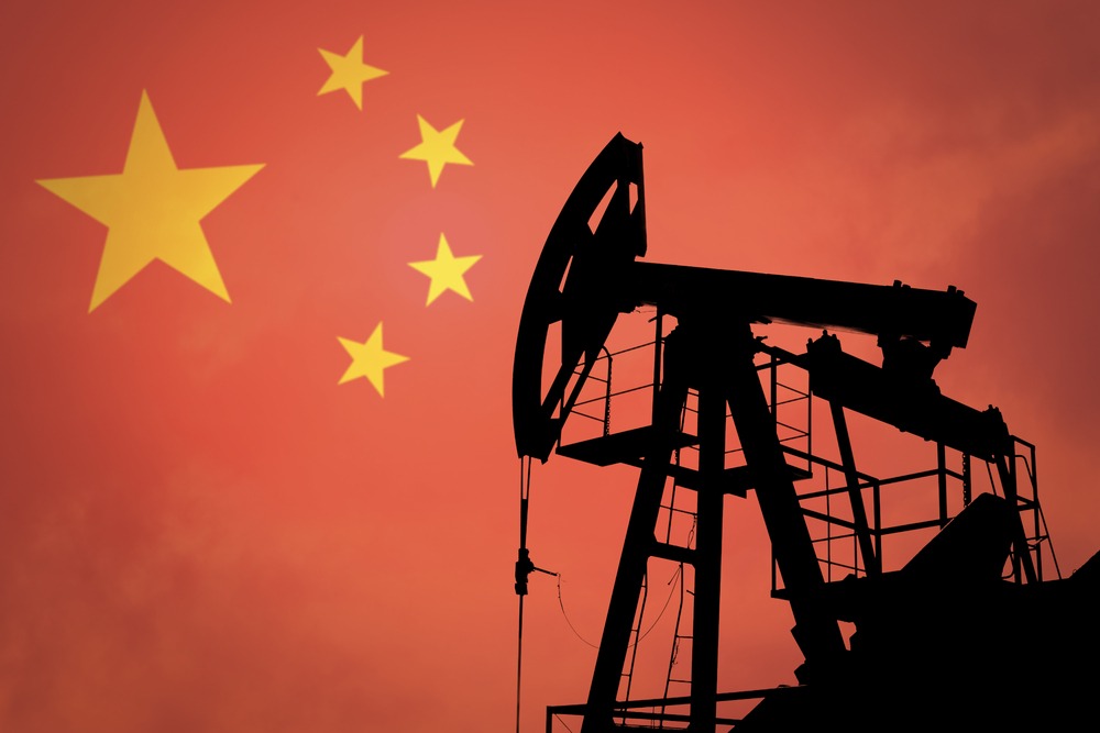 Investingcom's tweet photo. ⚠️BREAKING:

*OIL HITS 3-WEEK HIGH ABOVE $80/BBL AS CHINA EASES COVID CURBS - https://t.co/HBReafPBdr 

$CL_F #OOTT https://t.co/Qdu5up3lUi