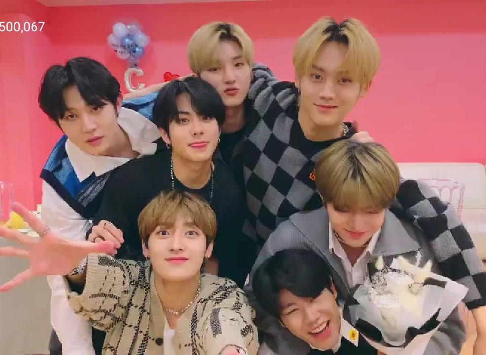 BWCR13's tweet photo. [150322] Ciipher day💙
Happy 1st debut anniversary🥳🎂

HAPPY CPR DAY
#CrackTheCode_1YearWithCPR
#어느새_많이_커버린_싸이퍼 
#Ciipher #싸이퍼 https://t.co/elGCaTrTj1