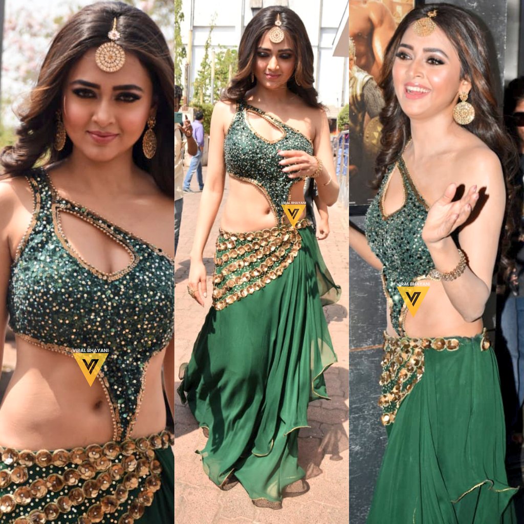 #TejasswiPrakash spotted at on location shoot in Filmcity 😍🔥📷 #TejRan #TejasswiPrakash𓃵 #tejaswwiprakash #TejRanFam <a href="/itsmetejasswi/">Tejasswi Prakash</a>