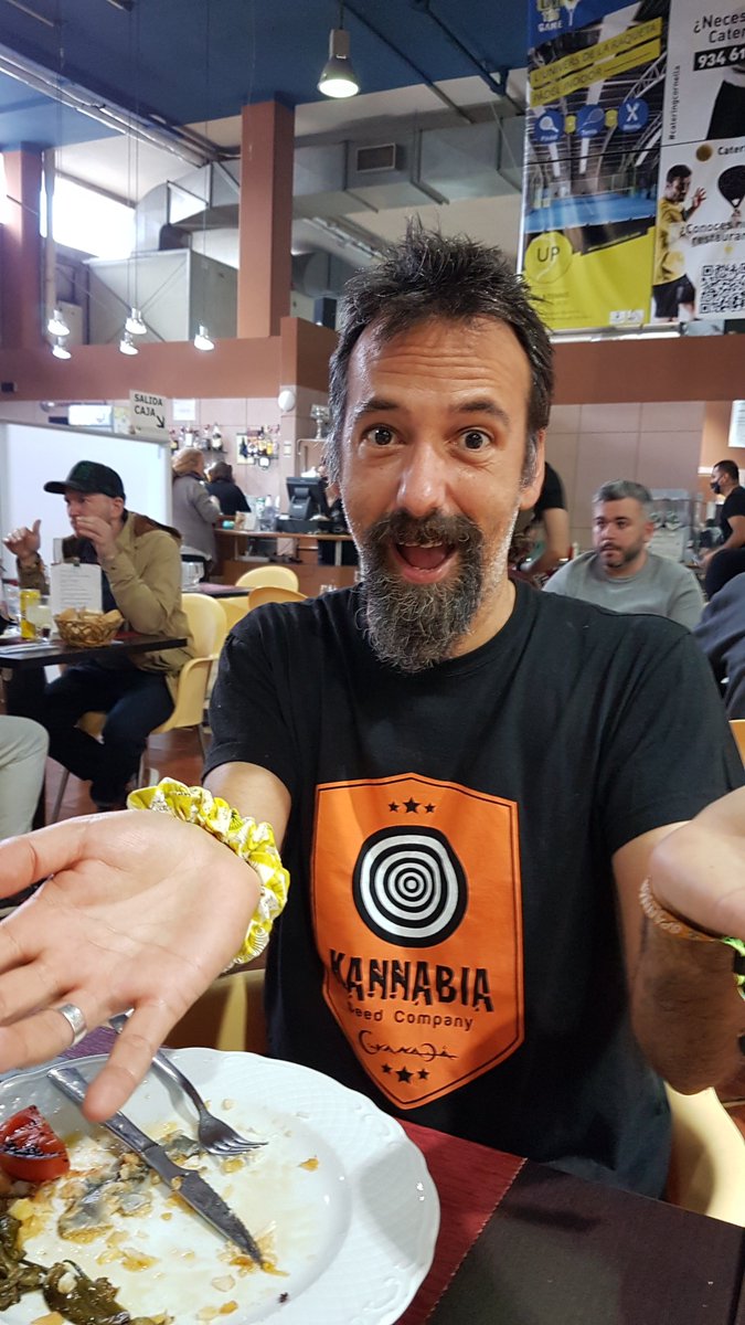 HempCropEs's tweet photo. Los #Coleteros de nuestra colaboradora #LaSofiJardinera, @Sophie_MJ, triunfaron en @FeriaSpannabis, @JuanKannabia de @Kannabia_Samen y demás #KannabiaCrews con el suyo Amarillo.
Por cierto que tengo que encargarla unos para Carla y demás Amigas de @DPlantasur 🤗...🧚‍♂️😎 https://t.co/4zpg35OuvV