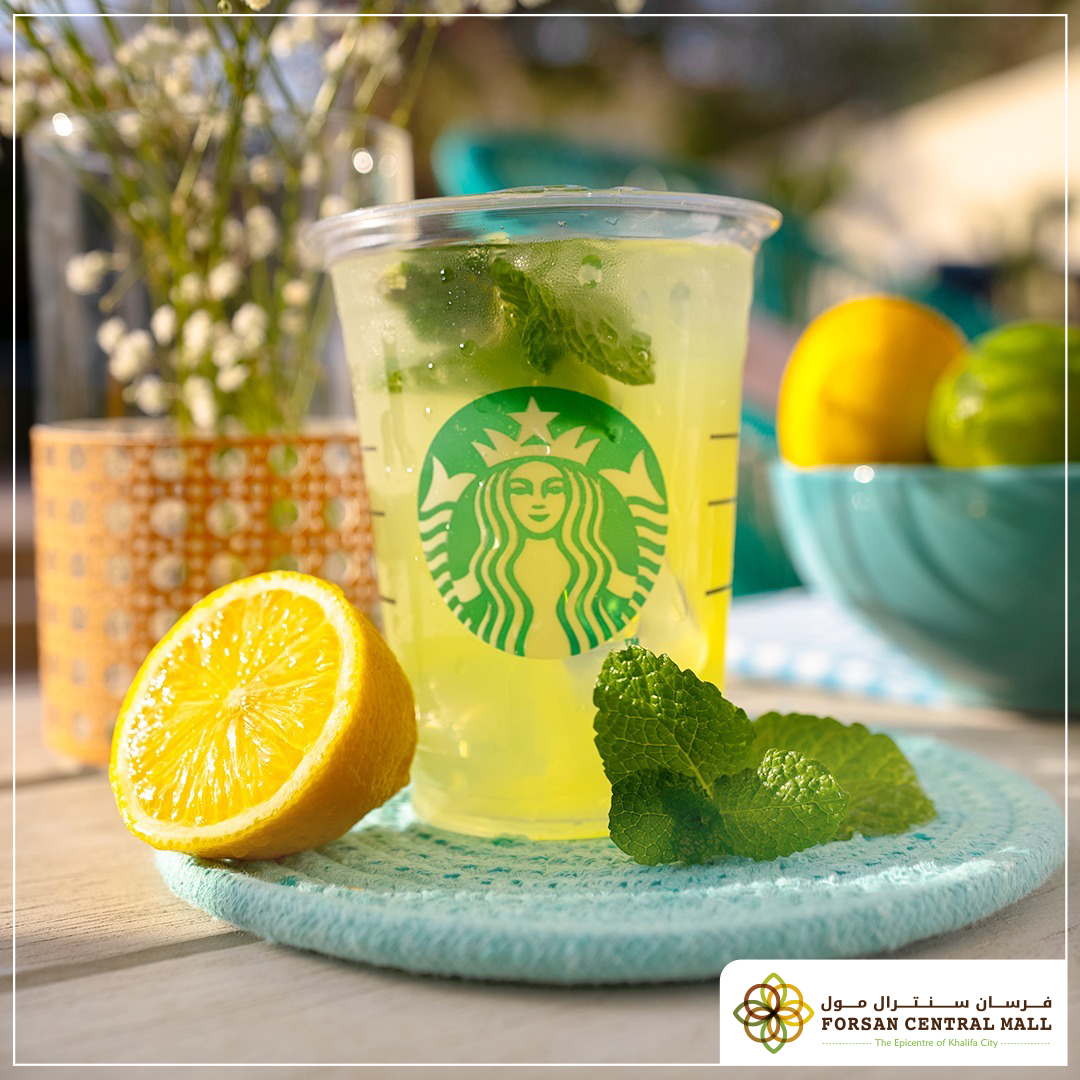 forsancentral's tweet image. Catch the breeze with a tangy fresh sip! 🍋 Starbucks UAE&apos;s #LemonMintBreeze is this season&apos;s go-to refresher. #SpringSensations #goodvibrations 

قمة الانتعاش في رشفة!🍋 #بريز_ليمون_بالنعناع هو المشروب المنعش المثالي للموسم. #إحساس_الربيع_الجميل