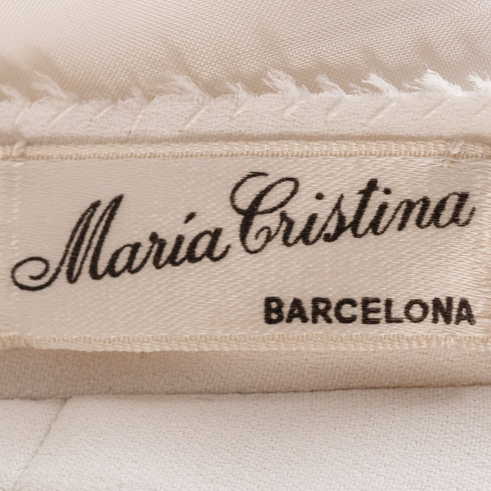 cdmtextil's tweet photo. “Museus i Liceu: una història compartida”. Un projecte entre 121 centres culturals de #Catalunya i el #Liceu per commemorar el 175è aniversari del Gran Teatre. El @cdmtextil col·labora amb el #vestit de nit que va dur la Sra. Eulàlia Goula Goula l’any 1968. https://t.co/Qh19Ocwkmg