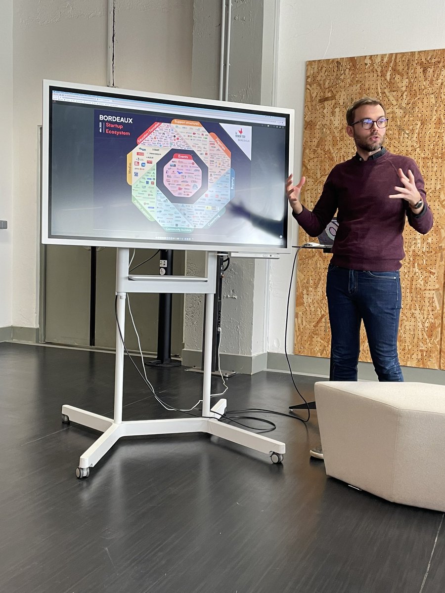 #gogogo découverte de l‘écosystème de la french tech merci <a href="/pidejean/">Pierre Dejean</a> @jeremymaduro pour la visite des lieux et toutes ces explications très intéressantes et merci à <a href="/ArnaultChatel/">Arnault Chatel</a> <a href="/VincentMontet/">Vincent MONTET</a>  #mbadmb #startup #unitec