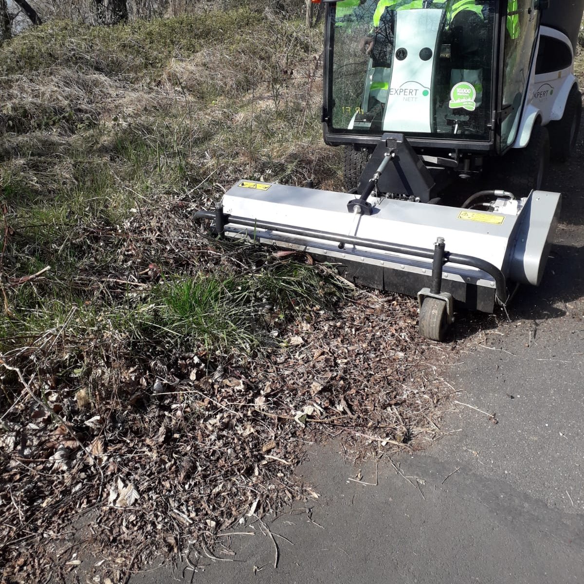 Villeneuve94190's tweet photo. PROPRETÉ
🚲 Nettoyage de la piste cyclable de la gare à Triage par les agents du service de la propreté urbaine.
#propreté #circulationdouce #pistecyclable https://t.co/RLufUz3A85