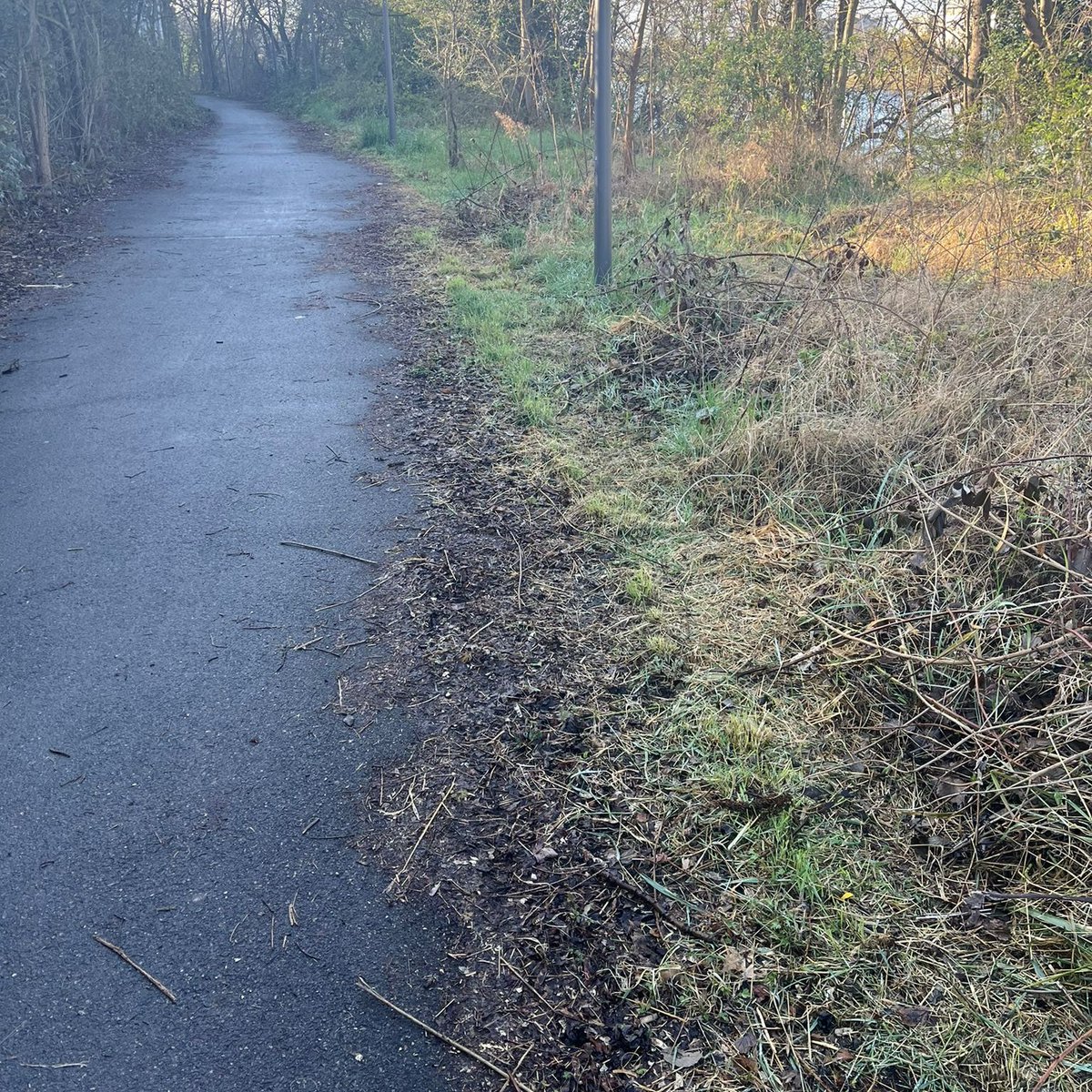 Villeneuve94190's tweet photo. PROPRETÉ
🚲 Nettoyage de la piste cyclable de la gare à Triage par les agents du service de la propreté urbaine.
#propreté #circulationdouce #pistecyclable https://t.co/RLufUz3A85