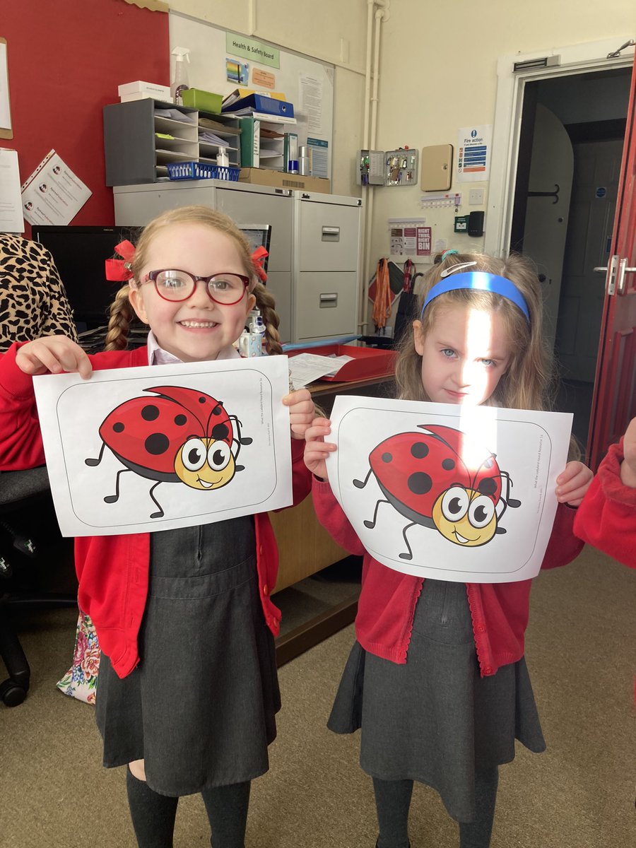 NoctonPreSchool's tweet photo. After reading ‘What the Ladybird Heard’, Pre-School and Reception went on a sound walk this morning with Mrs Douglas. We heard birds tweeting, mummies chatting in Little Ducklings and the phone ringing @SpiresFed https://t.co/97jWl0bdT0