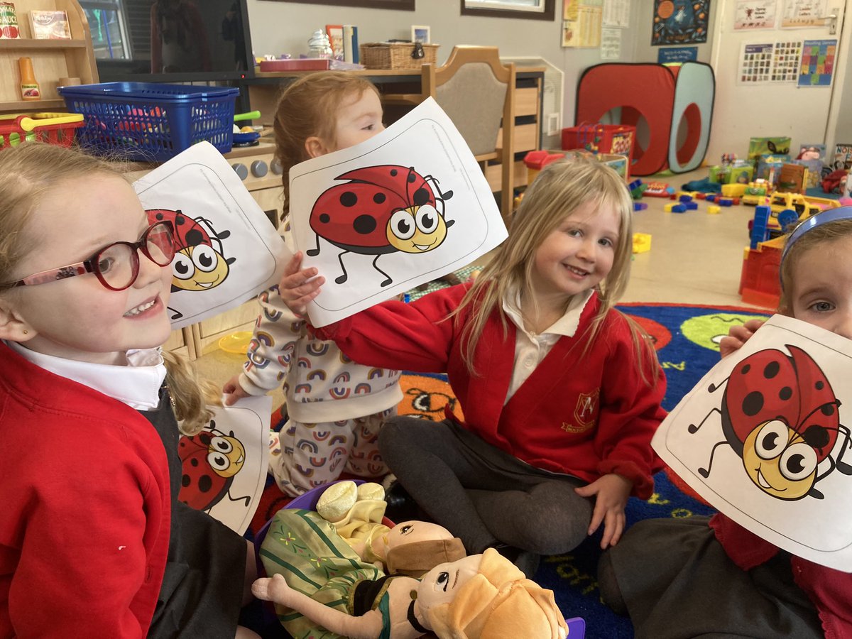 NoctonPreSchool's tweet photo. After reading ‘What the Ladybird Heard’, Pre-School and Reception went on a sound walk this morning with Mrs Douglas. We heard birds tweeting, mummies chatting in Little Ducklings and the phone ringing @SpiresFed https://t.co/97jWl0bdT0