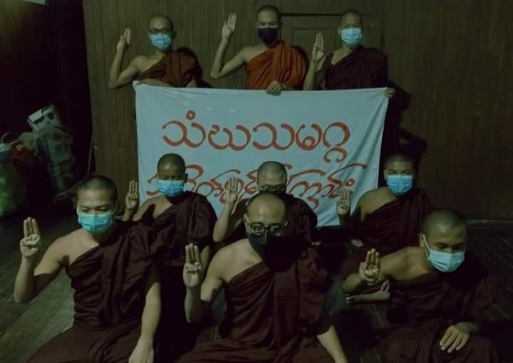 Monks from Sangha Union of Mandalay demand for an immediate end to all of Burma's suffering. They also performed sermons &amp; prayed for federal democracy's development. 

#WarCrimesOfJunta #2022Mar15Coup #WhatsHappeningInMyanmar