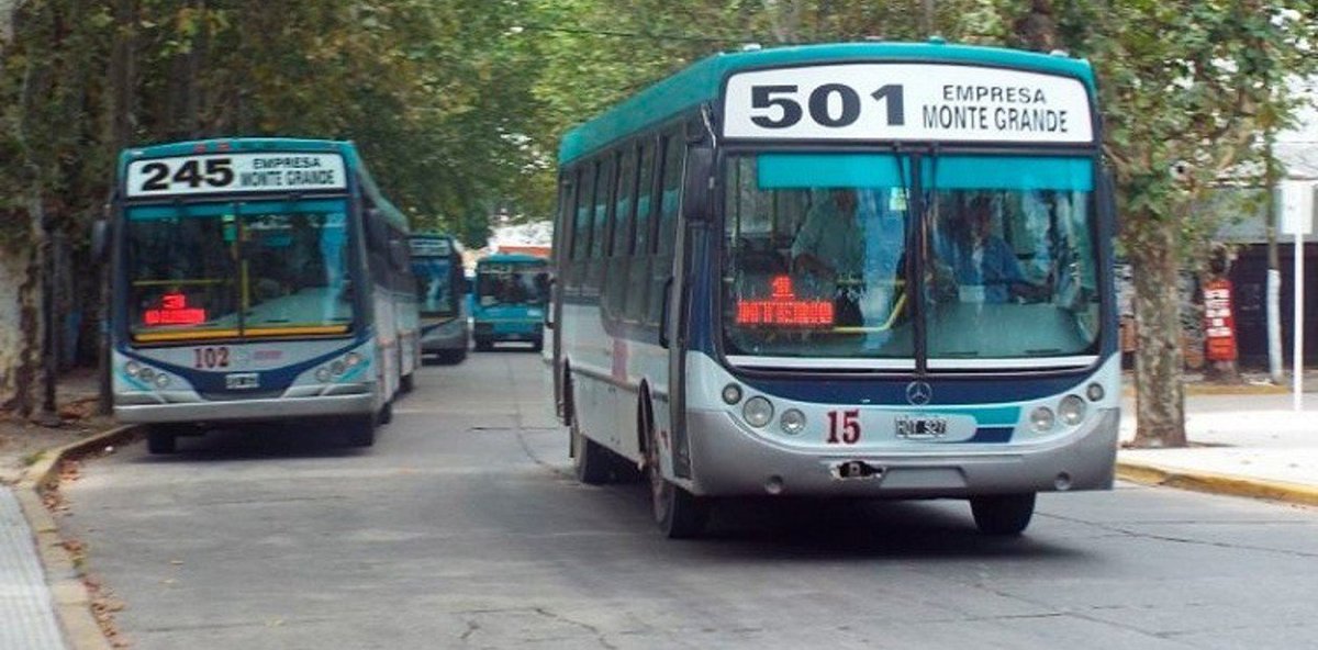 CtralDeNoticias's tweet photo. Atención Usuarios no circulan en la Zona Sur las líneas 501, 245 y 394 por agresión a un chofer en un asalto. https://t.co/JaKBPpMkoo